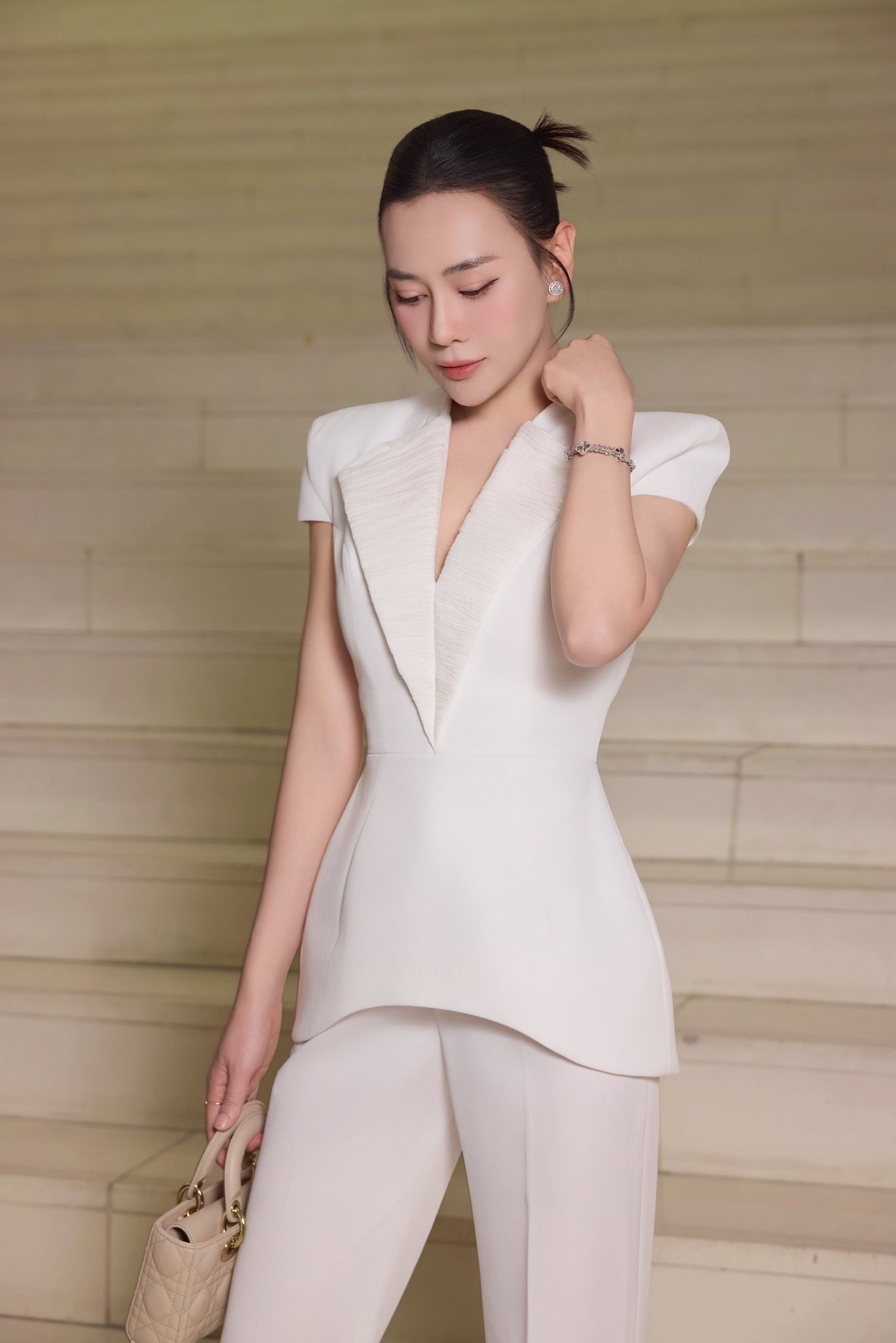 Diễn viên Phương Oanh: Khi đời tư cá nhân bị soi chiếu quá mức cần thiết