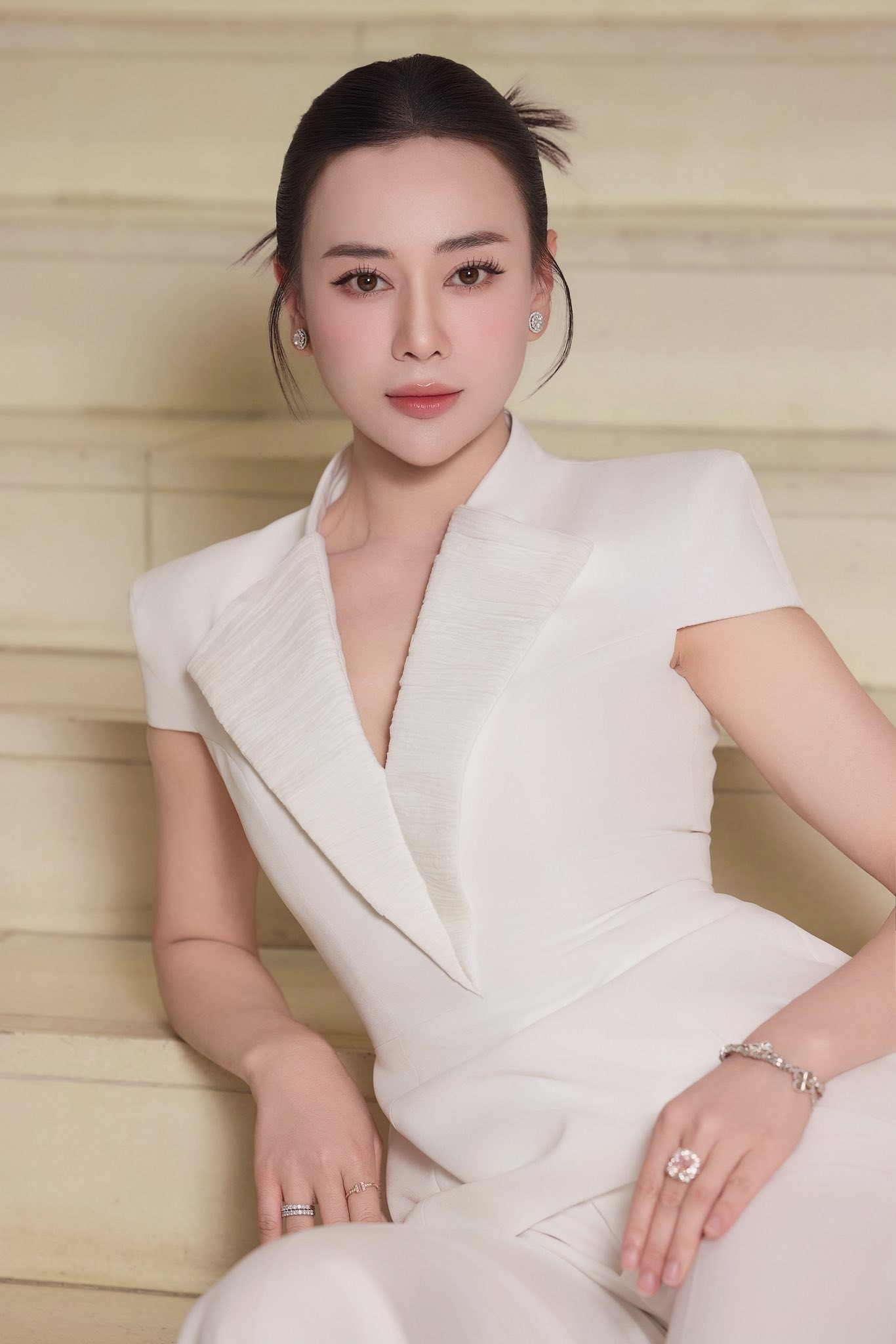 Diễn viên Phương Oanh: Khi đời tư cá nhân bị soi chiếu quá mức cần thiết