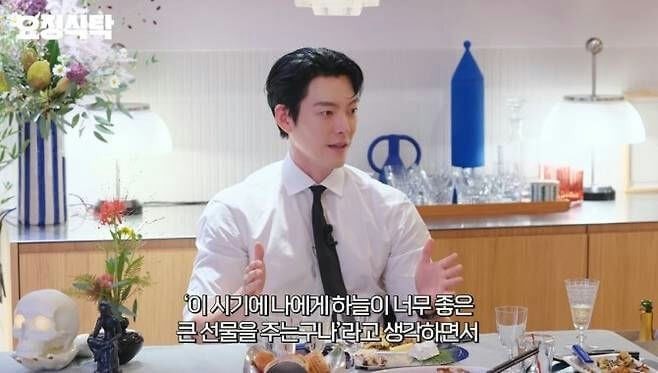 Kim Woo Bin tập nói tiếng Ả Rập 1000 lần cho 'Genie, Make a Wish'