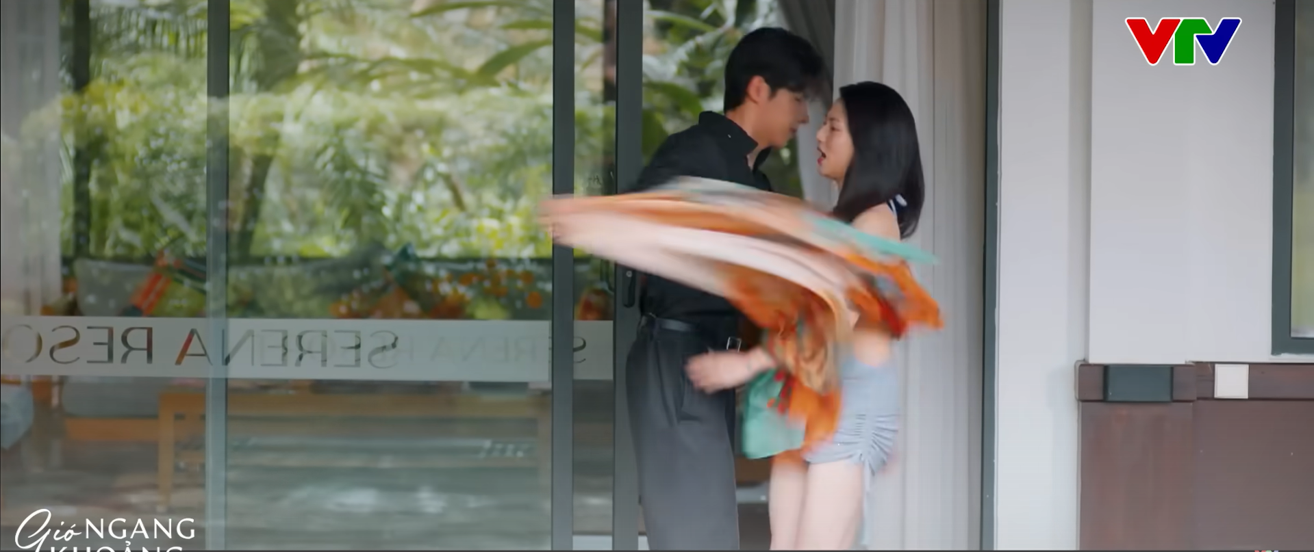 Khán giả chỉ trích gay gắt hình tượng 'tổng tài thô thiển' trong 'Gió ngang khoảng trời xanh'