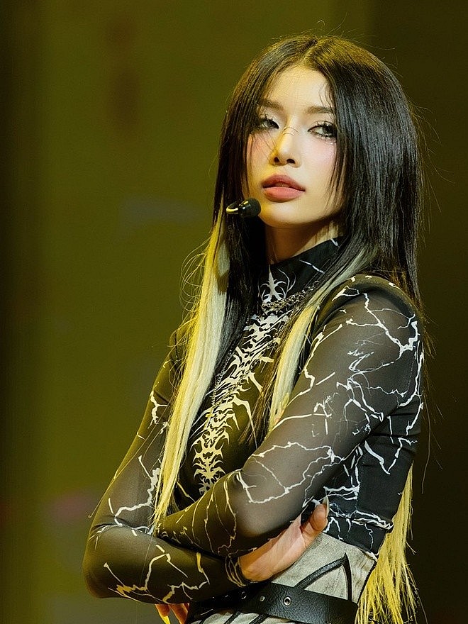 'Em Xinh Say Hi' khiến những nghệ sĩ nào thoát ra khỏi 'bóng tối'?