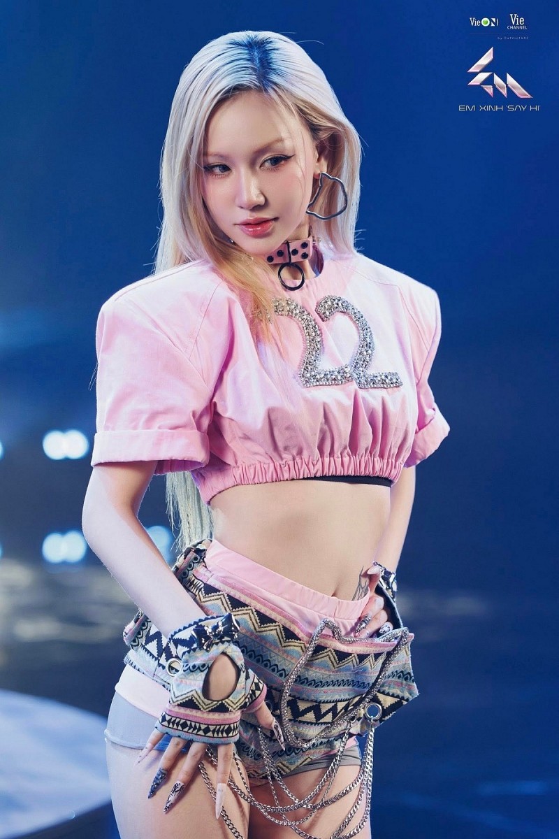 'Em Xinh Say Hi' khiến những nghệ sĩ nào thoát ra khỏi 'bóng tối'?