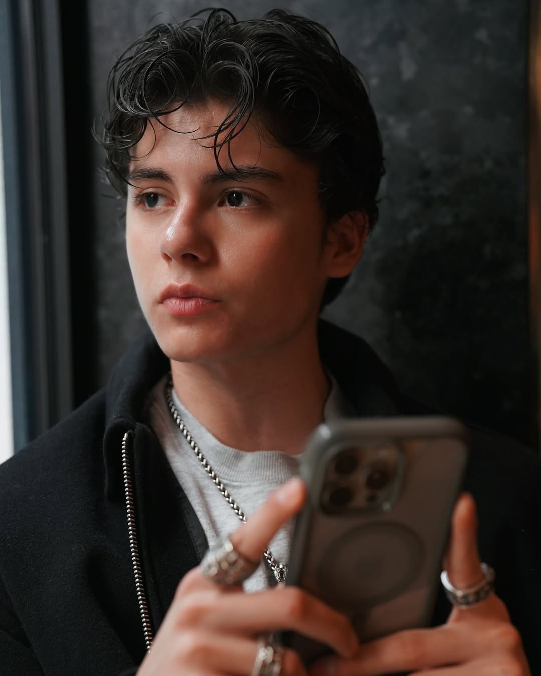 'Điện thoại đen 2' gây sốt vì Miguel Mora: Sao nhí năm nào nay lột xác thành cực phẩm mới của Blumhouse!