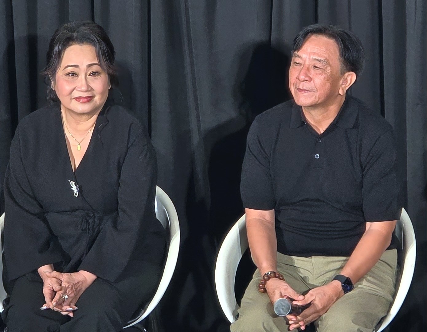 Hoài Lâm khiến người nghe lịm tim, nghệ sĩ Thanh Hằng khóc nức nở tại buổi giao lưu với đoàn phim 'Nhà ma xó'