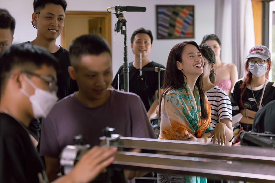 Phản ứng bất ngờ của Việt Hoa và chồng khi đóng cùng nhau trong 'Gió ngang khoảng trời xanh'