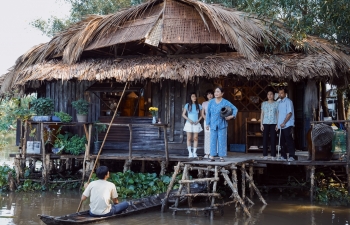 'Nhà ma xó' hé lộ hậu trường bối cảnh chính, vừa ma mị nhưng nên thơ khiến dàn diễn viên 'nhập vai' xuất thần