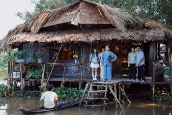 'Nhà ma xó' hé lộ hậu trường bối cảnh chính, vừa ma mị nhưng nên thơ khiến dàn diễn viên 'nhập vai' xuất thần