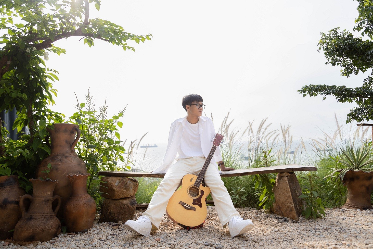 Ca sĩ Ngô Đạt kết hợp cùng nhạc sĩ Trương Minh và producer Mr.Dia cho ra mắt MV 'Tháng sáu năm ấy'