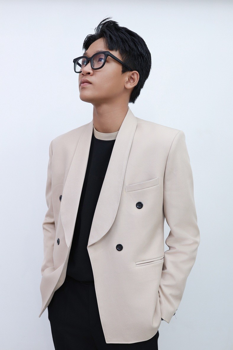 Ca sĩ Ngô Đạt kết hợp cùng nhạc sĩ Trương Minh và producer Mr.Dia cho ra mắt MV 'Tháng sáu năm ấy'