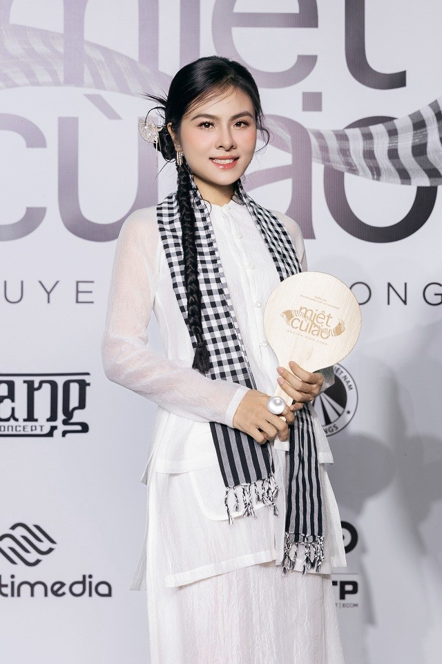 'Miệt Cù Lao' của NTK Nguyễn Minh Công: Vượt khỏi giới hạn của một bộ sưu tập, trở thành trải nghiệm nghệ thuật thị giác