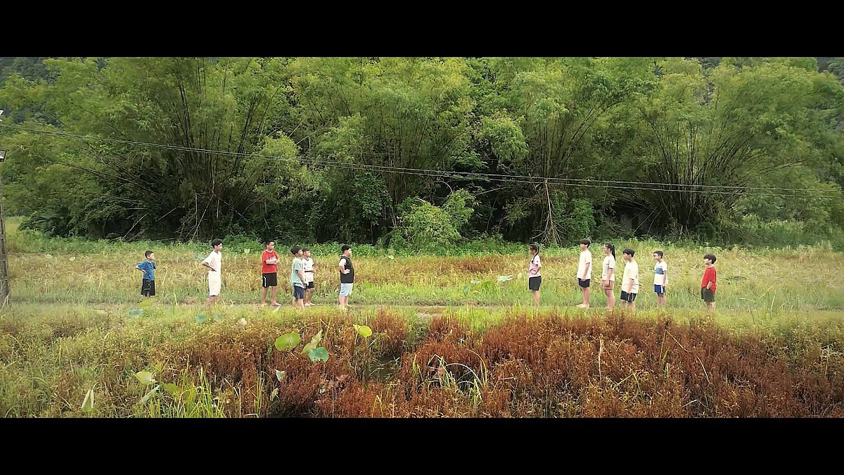 'Cách em 1 milimet': Nơi ký ức tuổi thơ ùa về