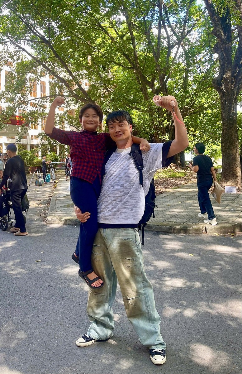 'Cách em 1 milimet': Nơi ký ức tuổi thơ ùa về