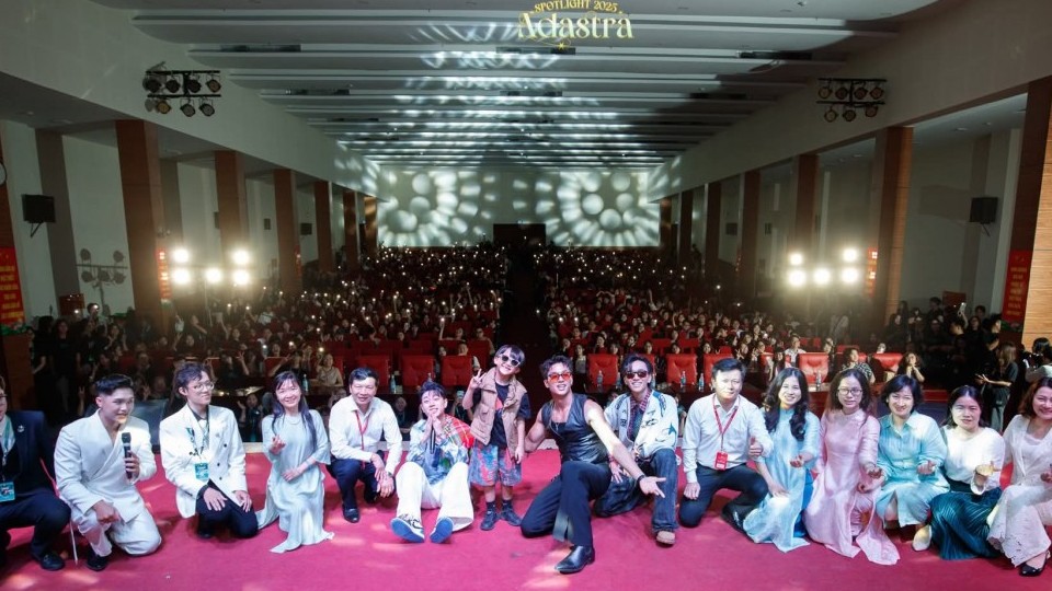 Thăng hoa cảm xúc cùng đêm nhạc hội Spotlight 2025 - Adastra