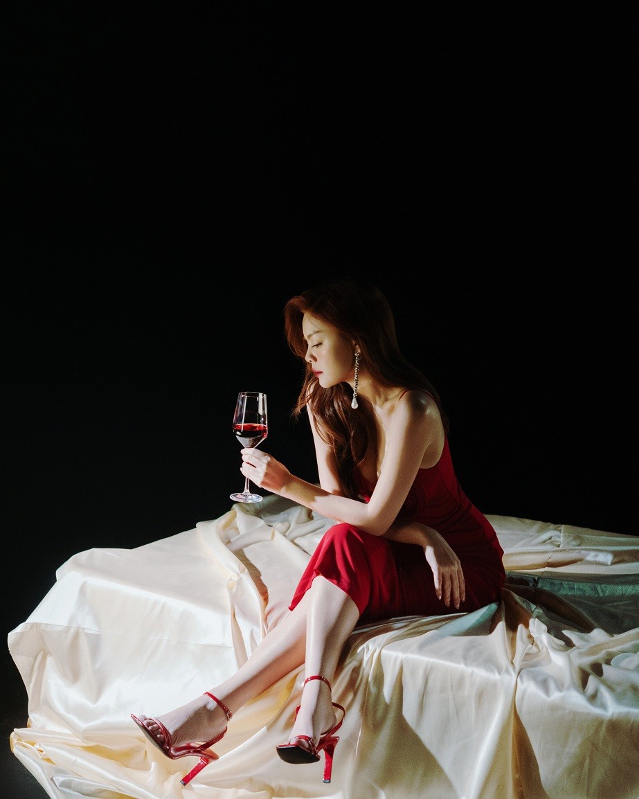 Phạm Quỳnh Anh ra mắt MV 'Là cơn say nói': Lời tri ân những khán giả luôn ủng hộ cô trong gần 30 năm làm nghề