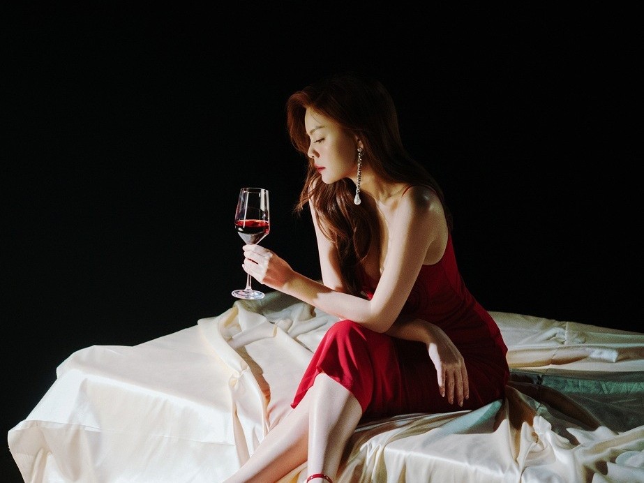 Phạm Quỳnh Anh ra mắt MV 'Là cơn say nói': Lời tri ân những khán giả luôn ủng hộ cô trong gần 30 năm làm nghề