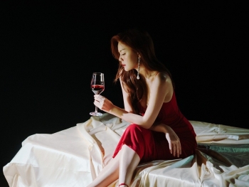 Phạm Quỳnh Anh ra mắt MV 'Là cơn say nói': Lời tri ân những khán giả luôn ủng hộ cô trong gần 30 năm làm nghề