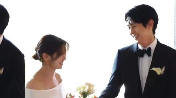 Cảnh cưới của Choi Woo Sik và Jung So Min gây sốt toàn cõi mạng