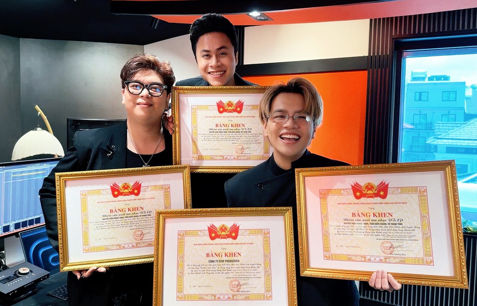 DTAP nhận Bằng khen từ Trung ương Đoàn TNCS Hồ Chí Minh vì nỗ lực lan tỏa tinh thần dân tộc qua album 'Made In Vietnam'