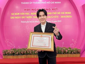 Đan Trường nhận Bằng khen của UBND TP. Hồ Chí Minh, sẵn sàng 'bùng nổ' tại live concert kỷ niệm 30 năm ca hát
