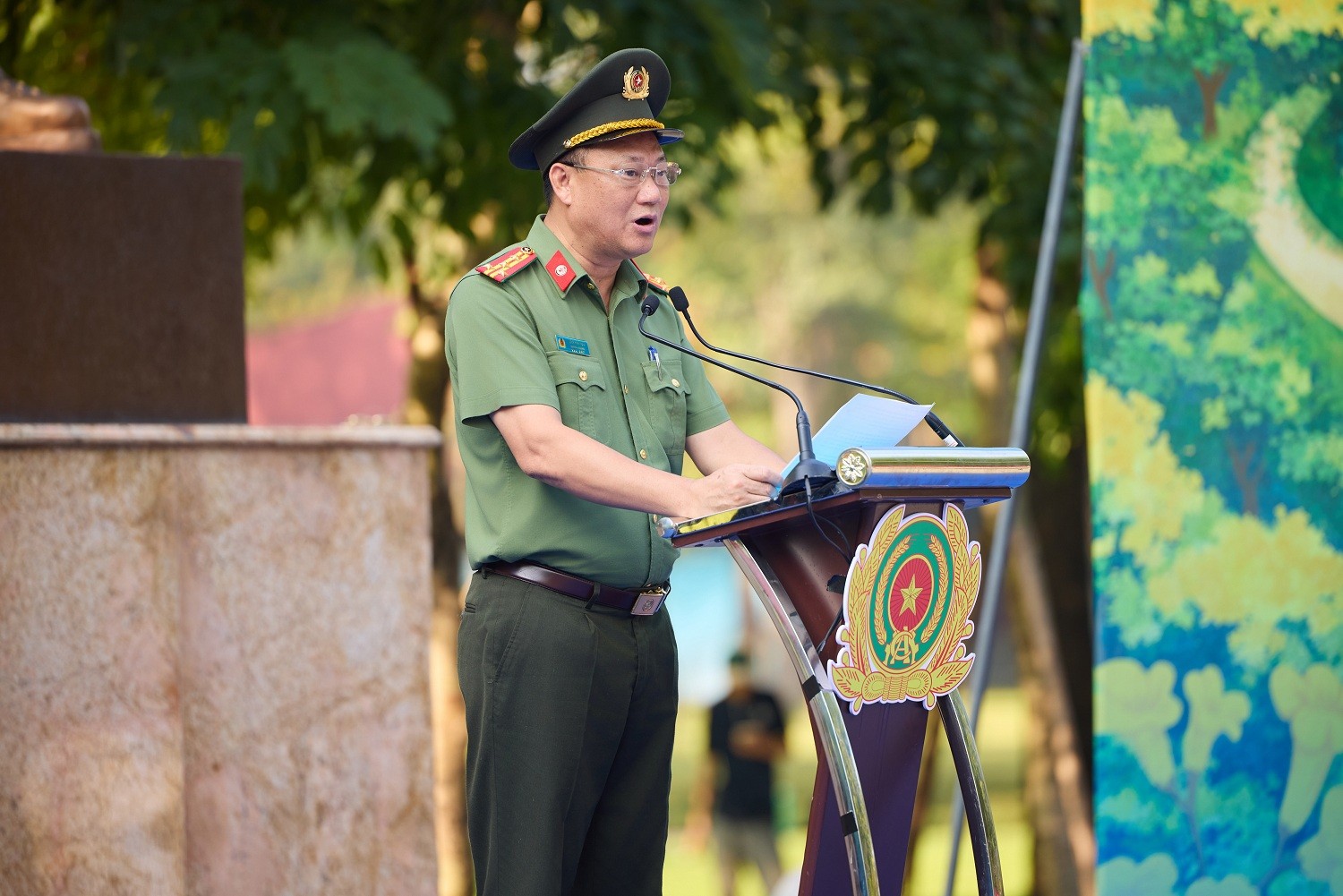 Nghệ sĩ Việt tham dự Lễ trồng cây 'Thành phố nở hoa' ở Hà Nội