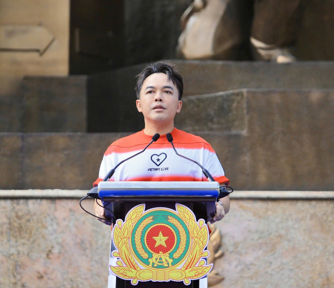 Nghệ sĩ Việt tham dự Lễ trồng cây 'Thành phố nở hoa' ở Hà Nội