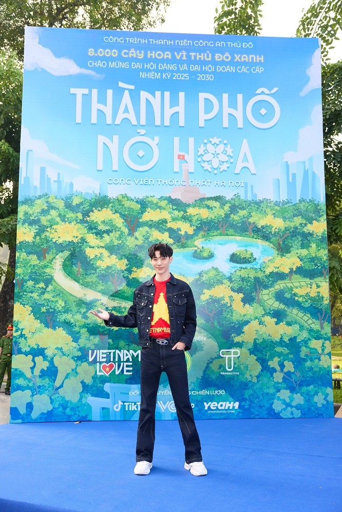 Nghệ sĩ Việt tham dự Lễ trồng cây 'Thành phố nở hoa' ở Hà Nội