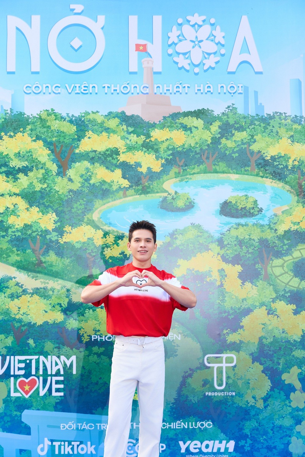 Nghệ sĩ Việt tham dự Lễ trồng cây 'Thành phố nở hoa' ở Hà Nội