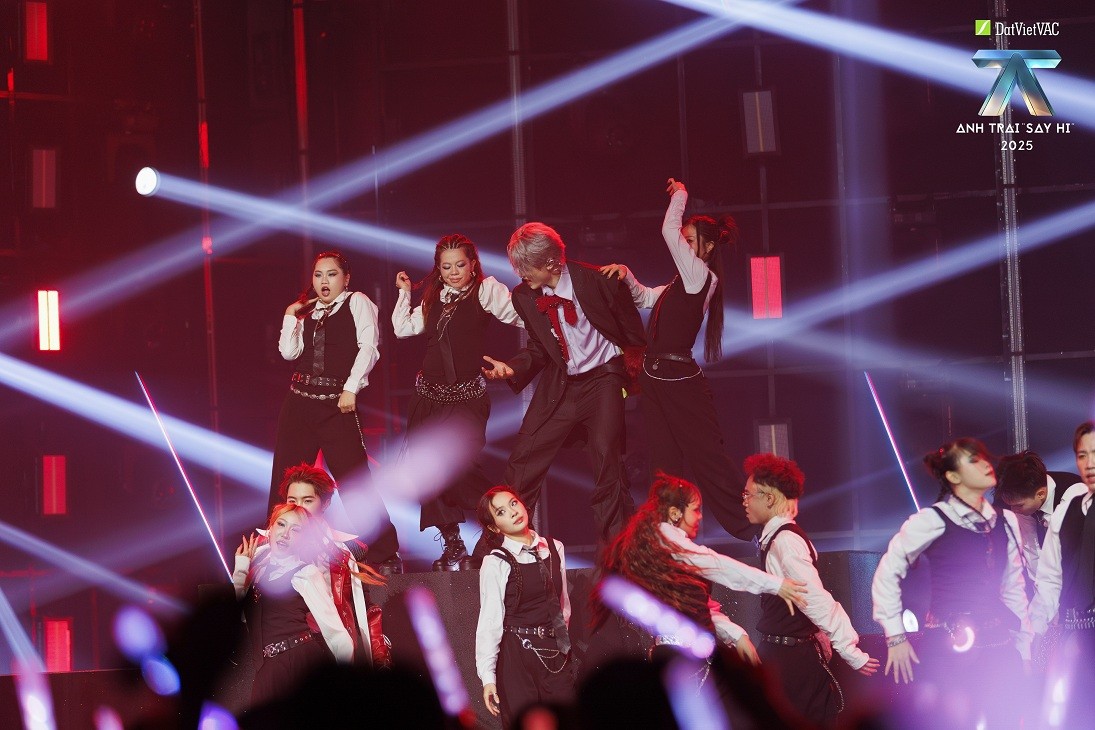 'Anh trai 'Say Hi' 2025' tập 5: Từ những giọt nước mắt đến tiếng cười, Live Stage 2 khép lại trọn vẹn với 30 Anh trai cùng bước tiếp