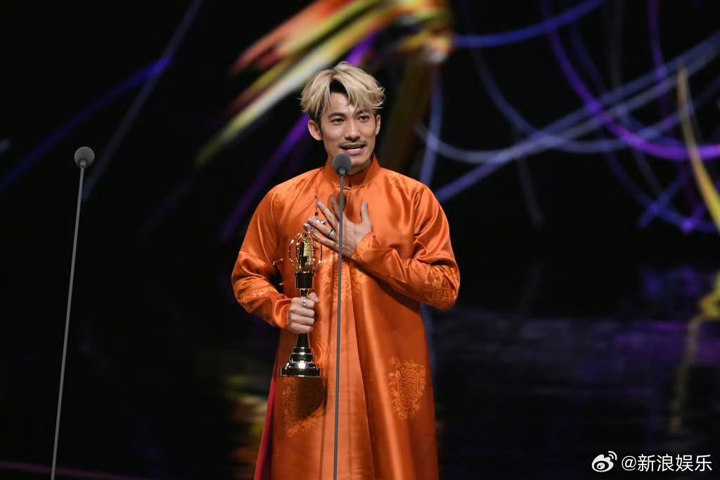 Liên Bỉnh Phát trở thành 'Thị đế' Kim Chung, lần đầu tiên nghệ sĩ nước ngoài chiến thắng