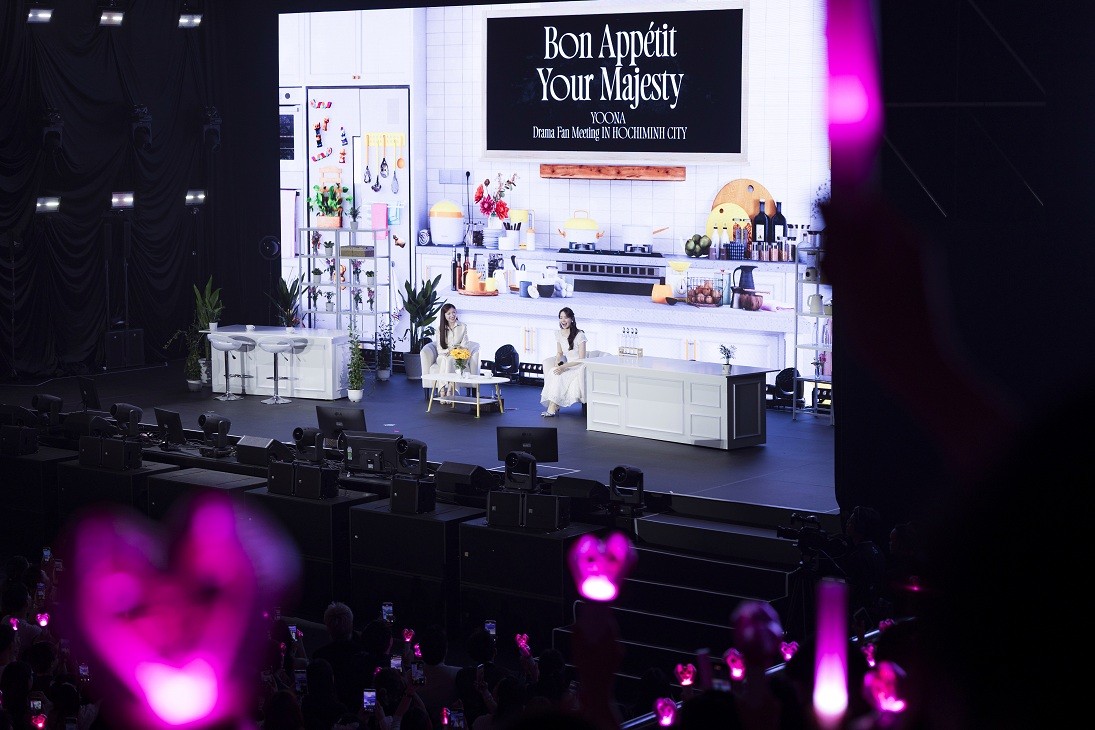 MC Thanh Thanh Huyền ghi điểm khi giới thiệu văn hóa Việt Nam tại Fan meeting của YoonA (SNSD)