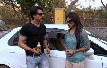 Nam diễn viên Ấn Độ tiết lộ bạn diễn thân thiết nhất trong phim 'Chị em định mệnh'