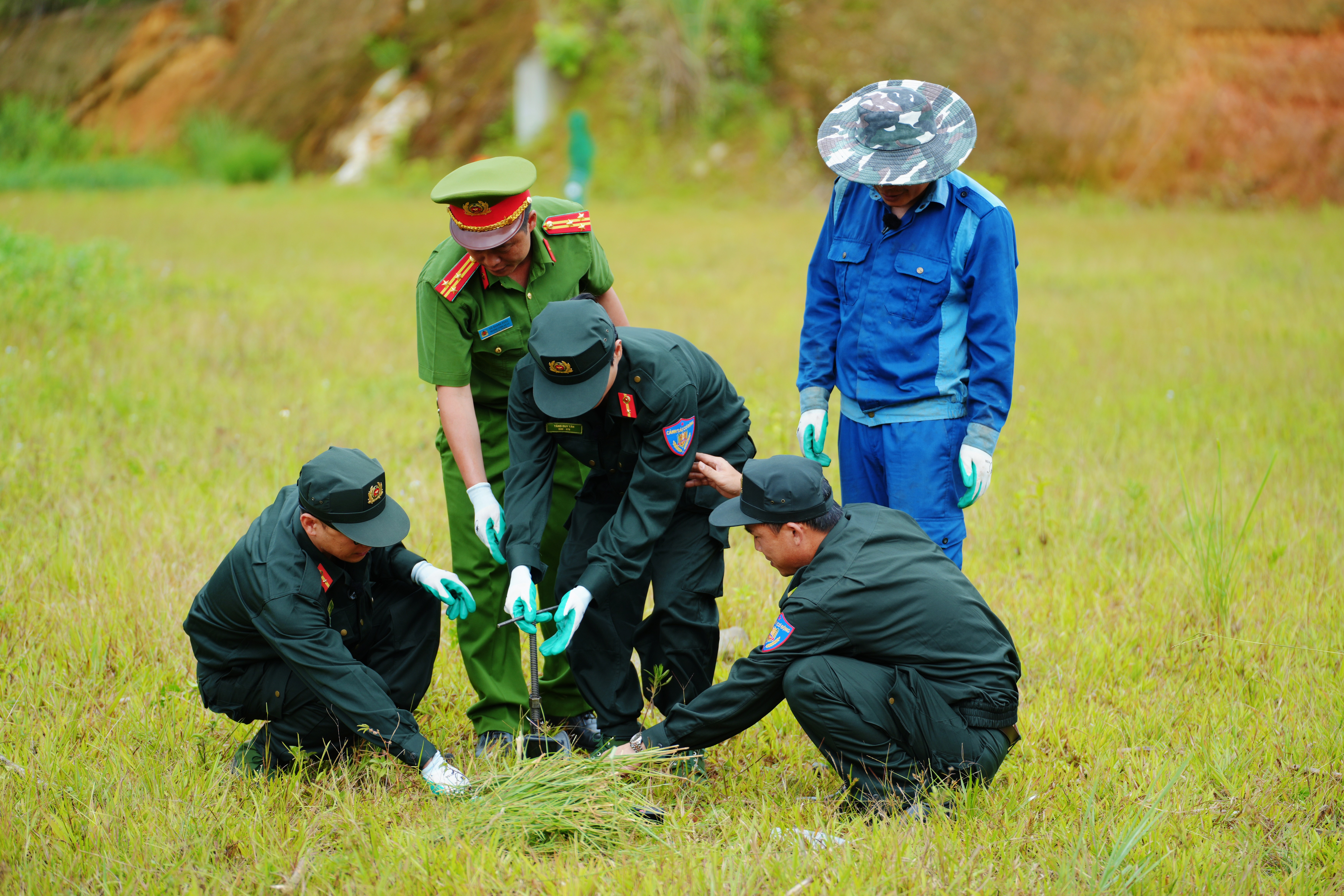 Tăng Duy Tân gia nhập 'Chiến sĩ quả cảm': Bên ngoài cố tỏ ra mình ngầu nhưng trong lòng sợ đến phải 'niệm phật'