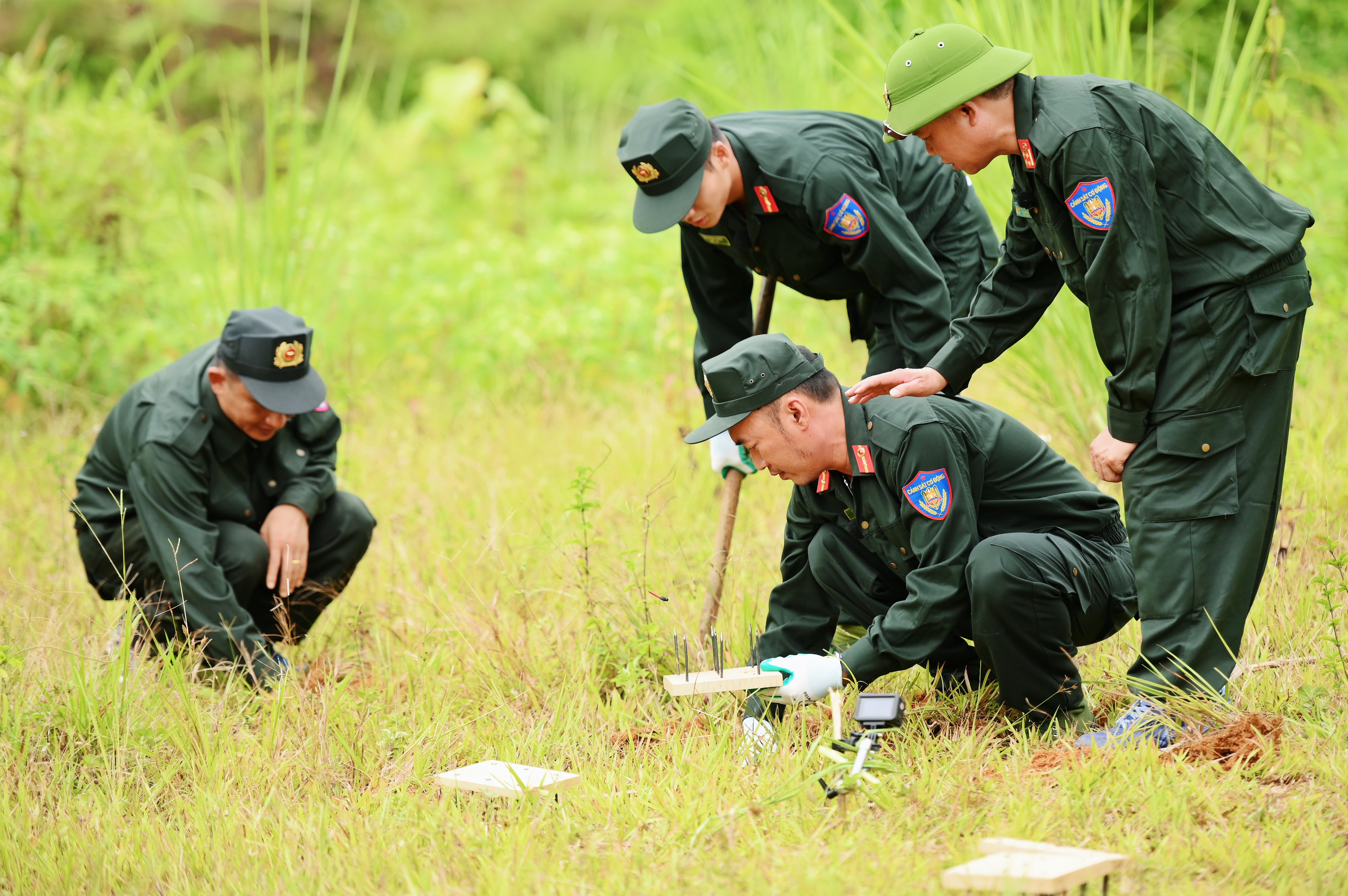 Tăng Duy Tân gia nhập 'Chiến sĩ quả cảm': Bên ngoài cố tỏ ra mình ngầu nhưng trong lòng sợ đến phải 'niệm phật'