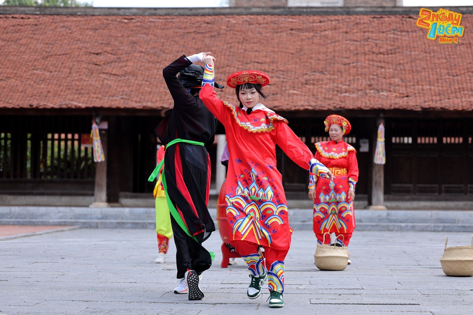 '2 ngày 1 đêm' tái hiện trò chơi dân gian Chạy Ró, xuất hiện nhiều 'chiến thần' với tạo hình độc - lạ