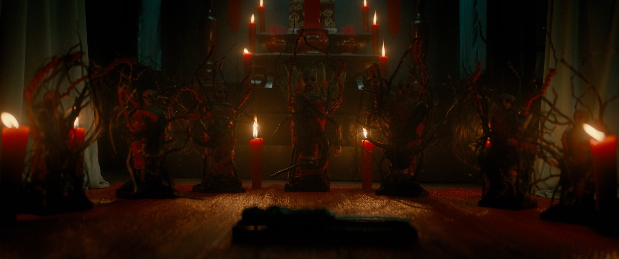 Lần đầu đóng phim kinh dị cổ trang, Anh Tú Atus hóa phản diện cực tà ác trong 'Hoàng tử quỷ'