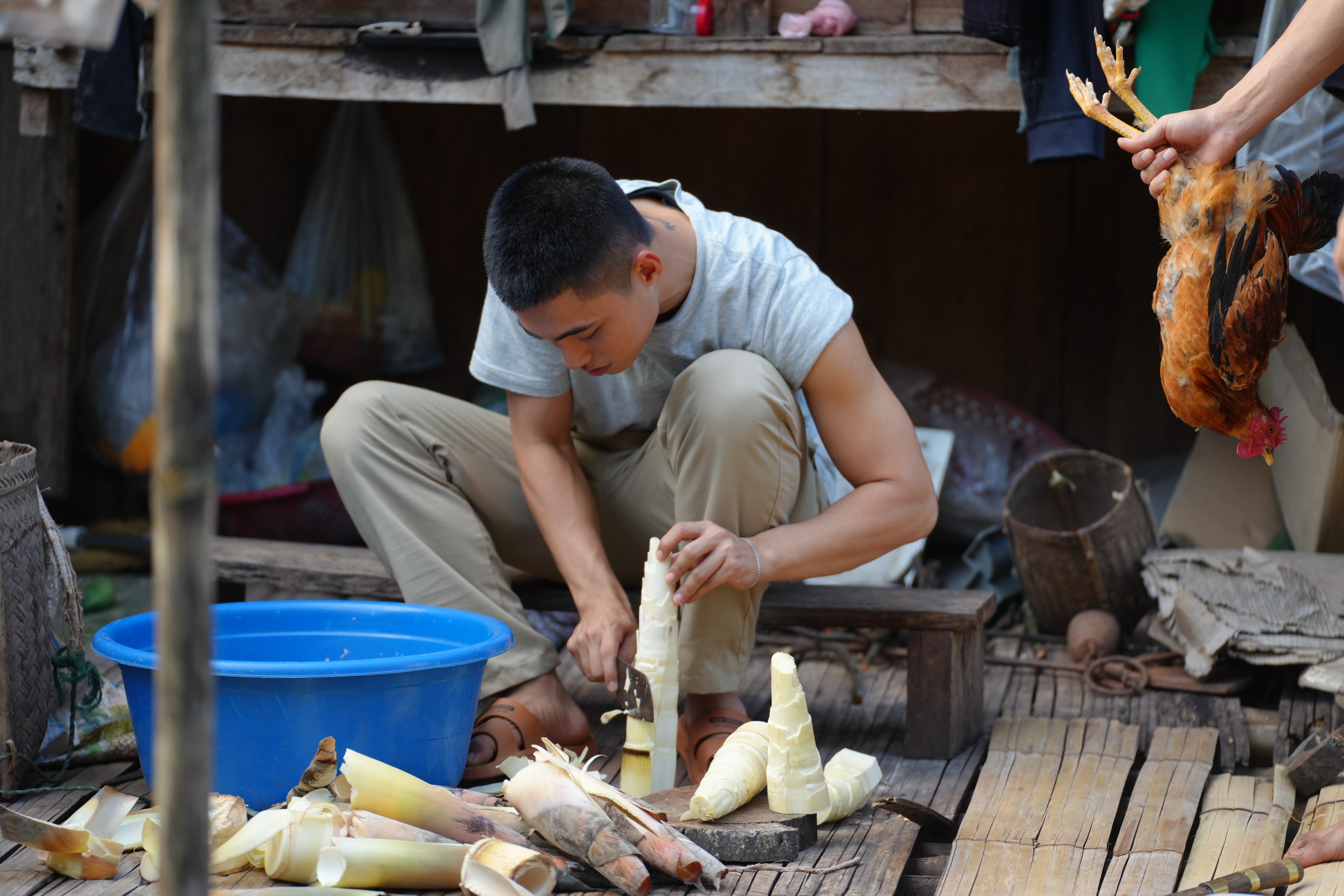 'Chiến sĩ' Mono: Tôi không nghĩ dưới vẻ đẹp yên bình của đất nước là những điều kinh khủng này!