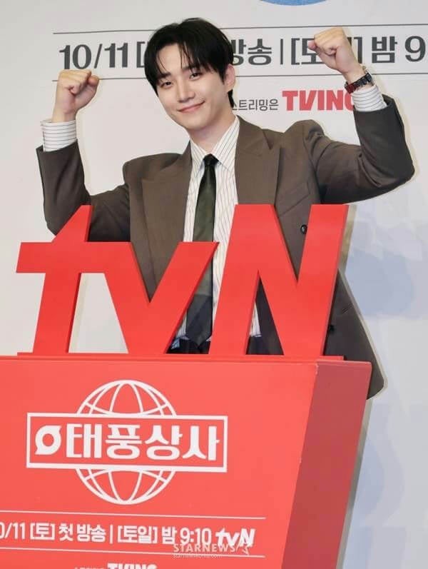 'Typhoon Family' của Lee Jun Ho đạt rating kỷ lục, liệu có soán ngôi 'Bon Appétit, Your Majesty'?