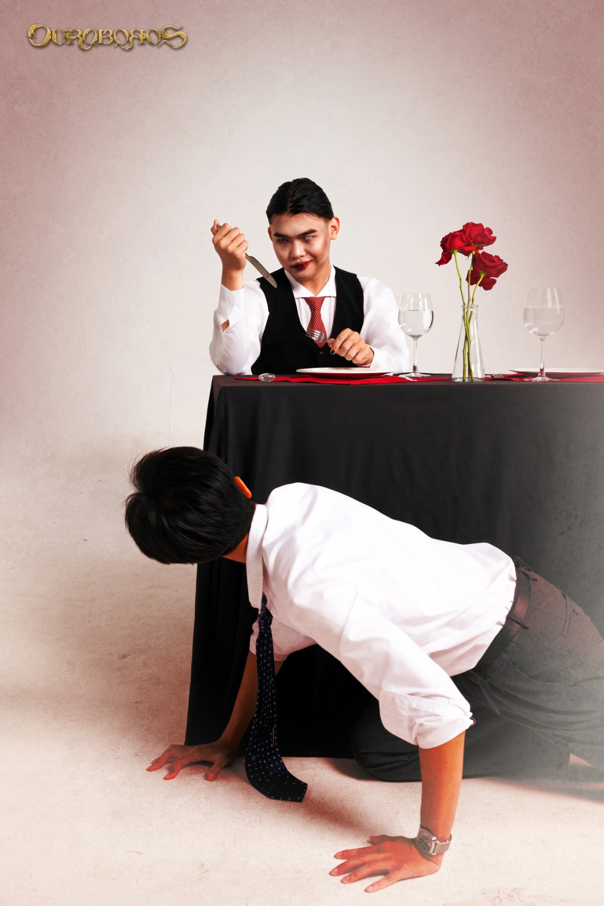 Giải mã bộ ảnh chủ đề của Halloween trường Báo