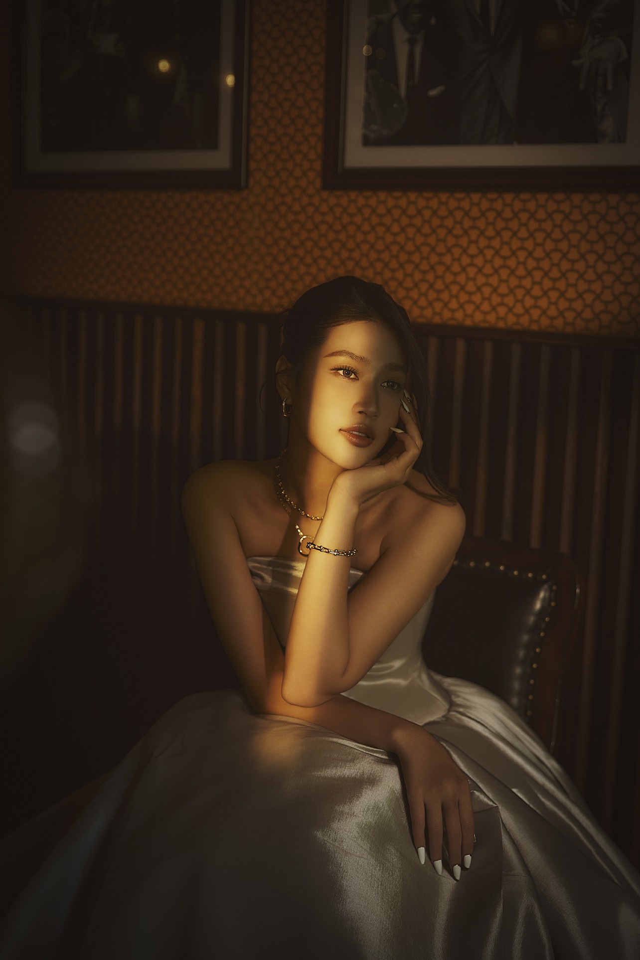 Hoa hậu Đoàn Thiên Ân tung bộ ảnh mới khoe nhan sắc kiêu sa quyến rũ