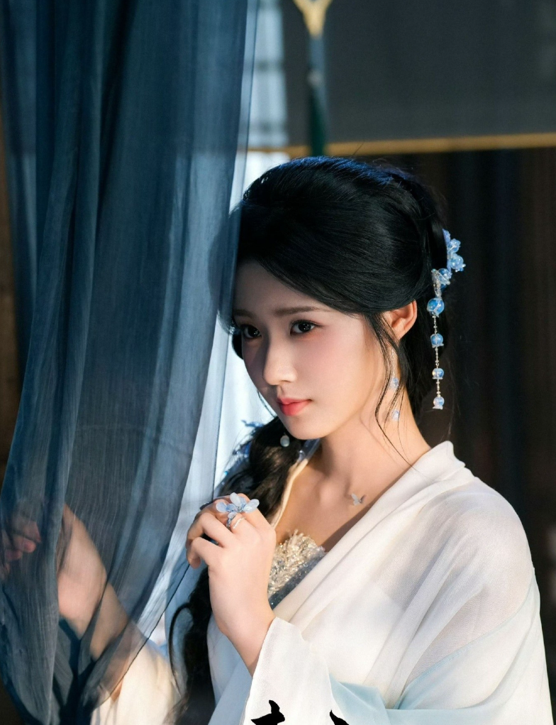 ‘Nhập Thanh Vân’ ngày càng thu hút khán giả, Lư Dục Hiểu bùng nổ visual