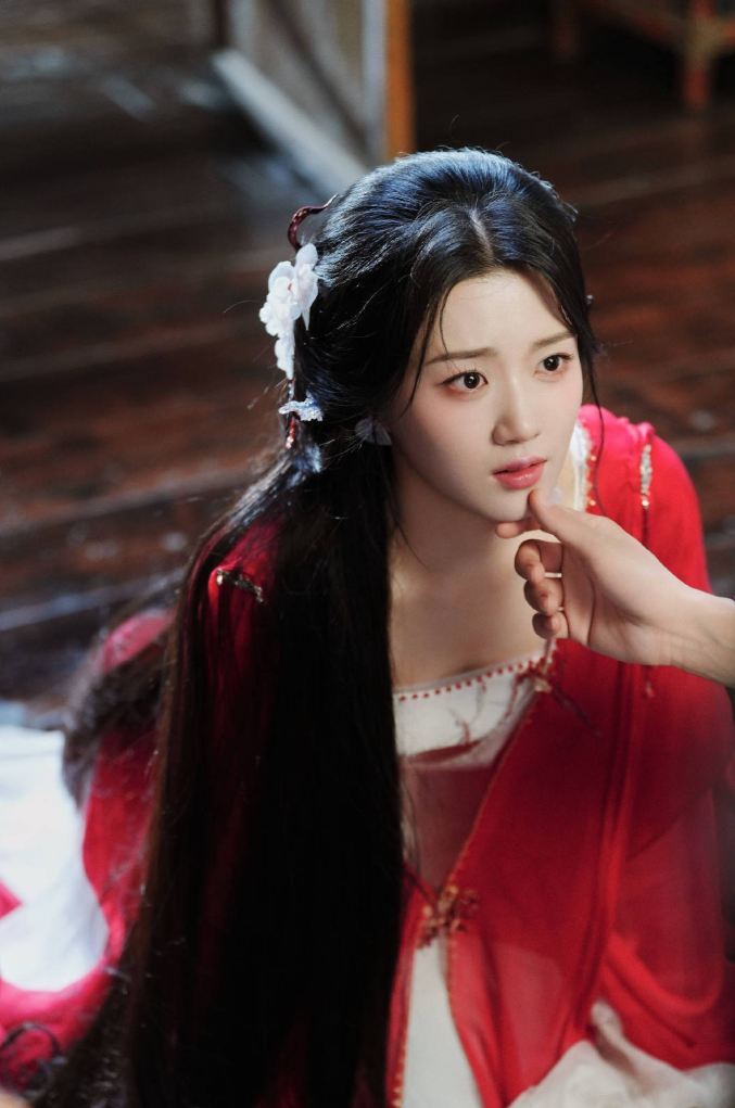 ‘Nhập Thanh Vân’ ngày càng thu hút khán giả, Lư Dục Hiểu bùng nổ visual