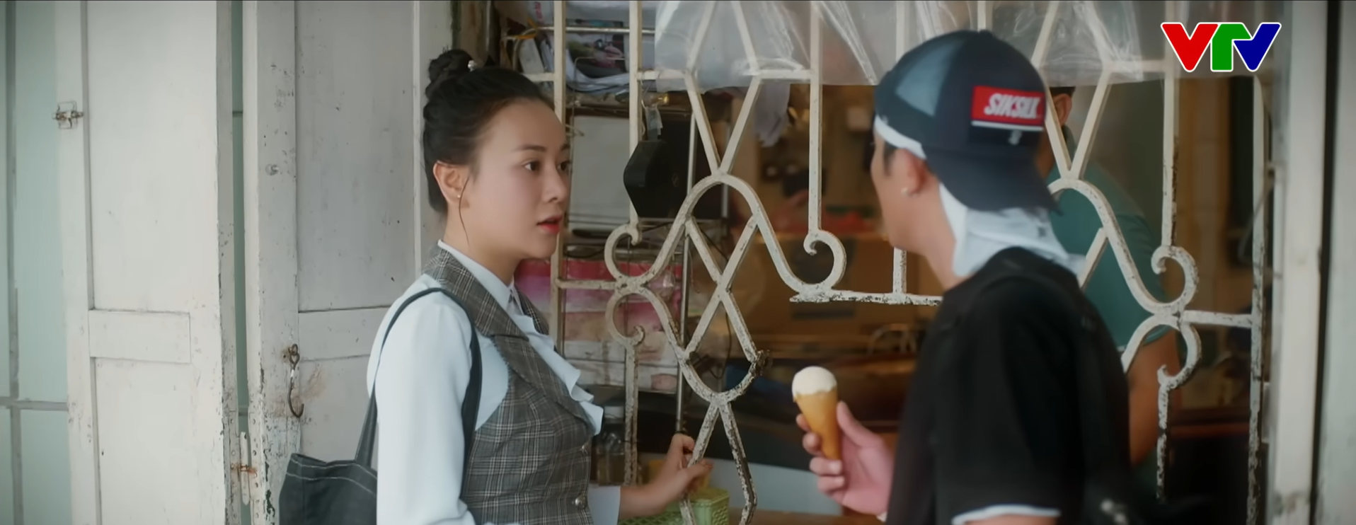 Cảnh hồi tưởng của Phương Oanh trong 'Gió ngang khoảng trời xanh' gây tranh cãi