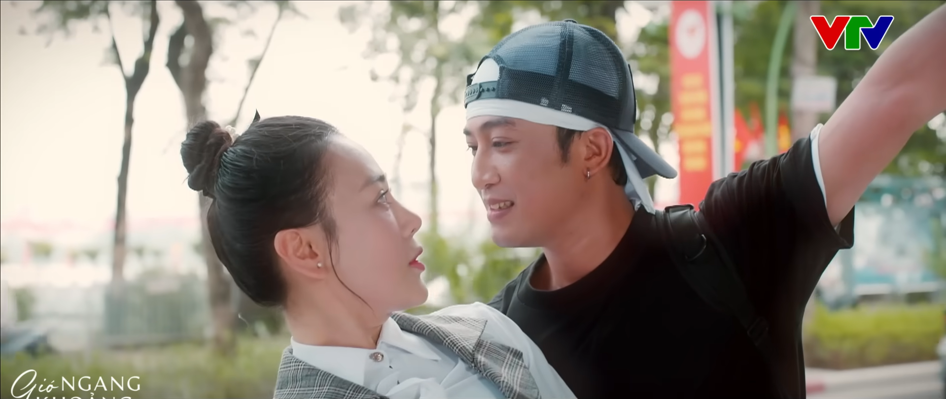 Cảnh hồi tưởng của Phương Oanh trong 'Gió ngang khoảng trời xanh' gây tranh cãi