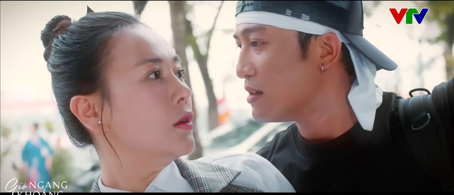 Cảnh hồi tưởng của Phương Oanh trong 'Gió ngang khoảng trời xanh' gây tranh cãi