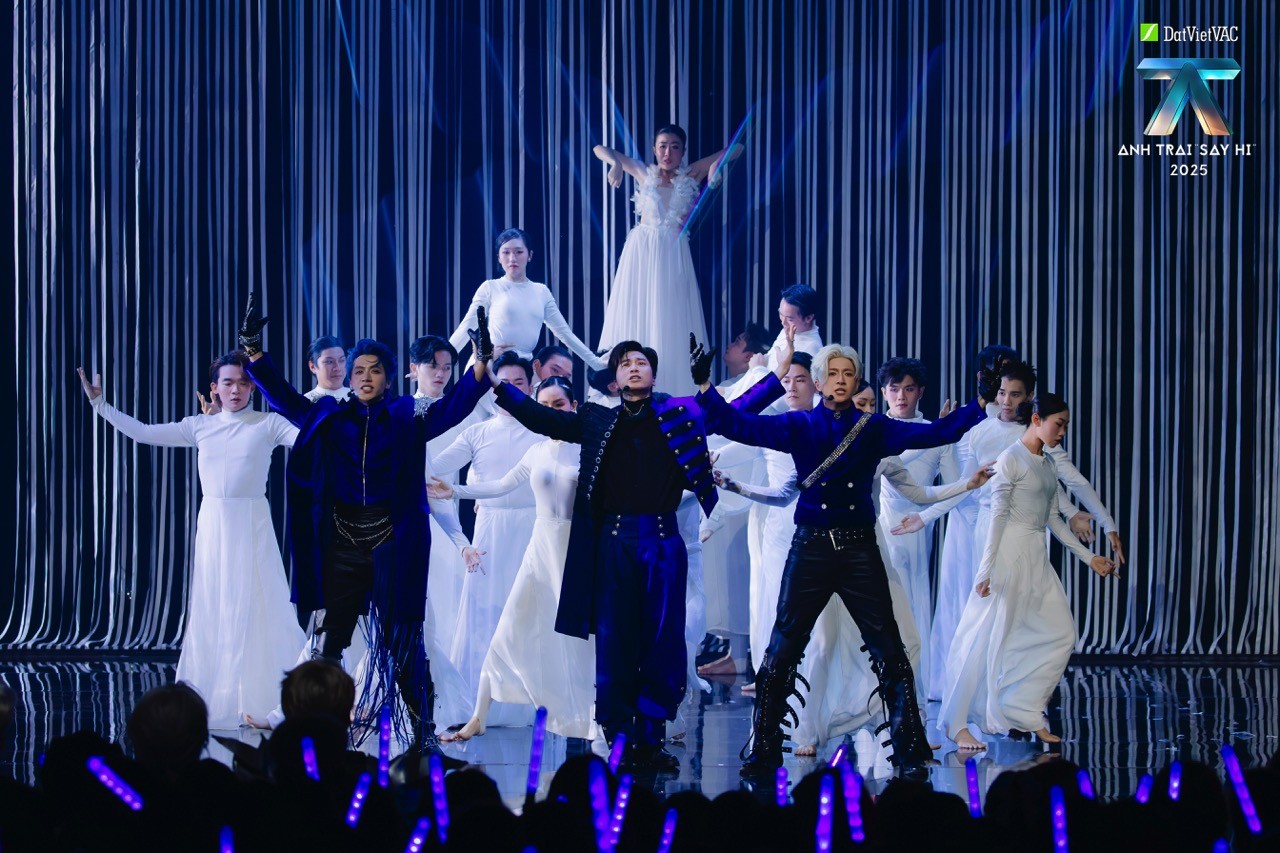 Ngô Kiến Huy thoát khỏi sự an toàn: Lên nốt cao, múa đương đại tại 'Anh trai 'Say Hi'