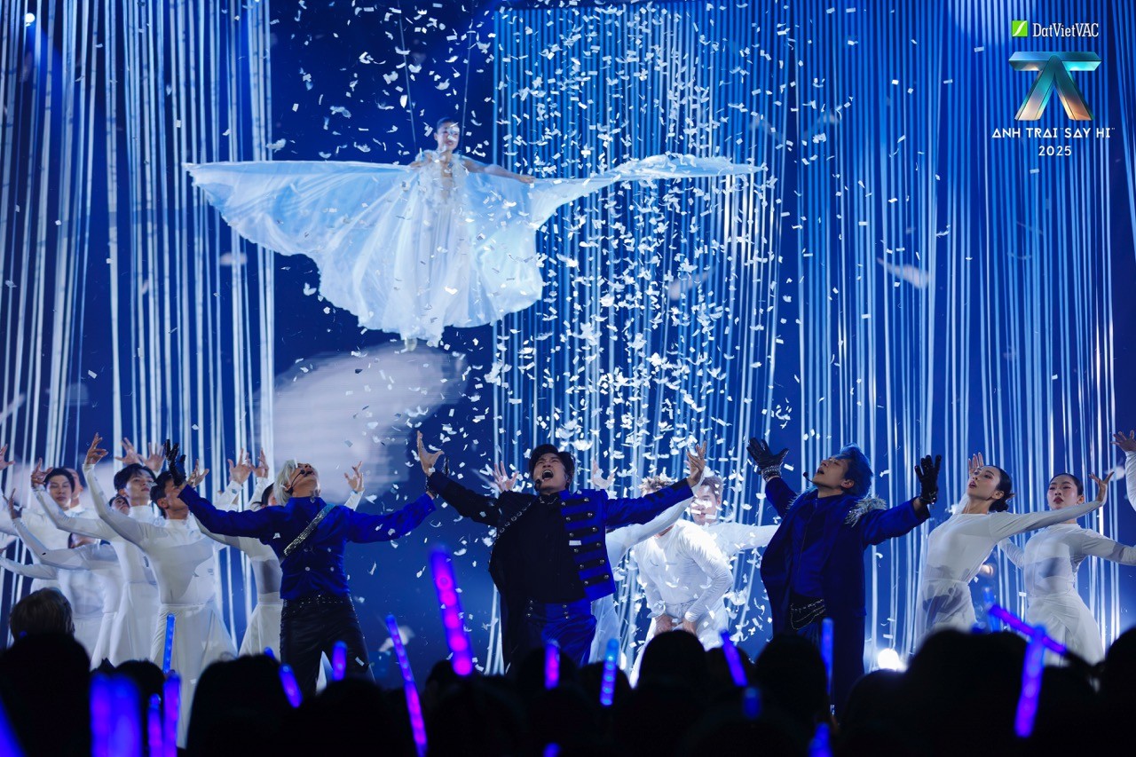 Ngô Kiến Huy thoát khỏi sự an toàn: Lên nốt cao, múa đương đại tại 'Anh trai 'Say Hi'