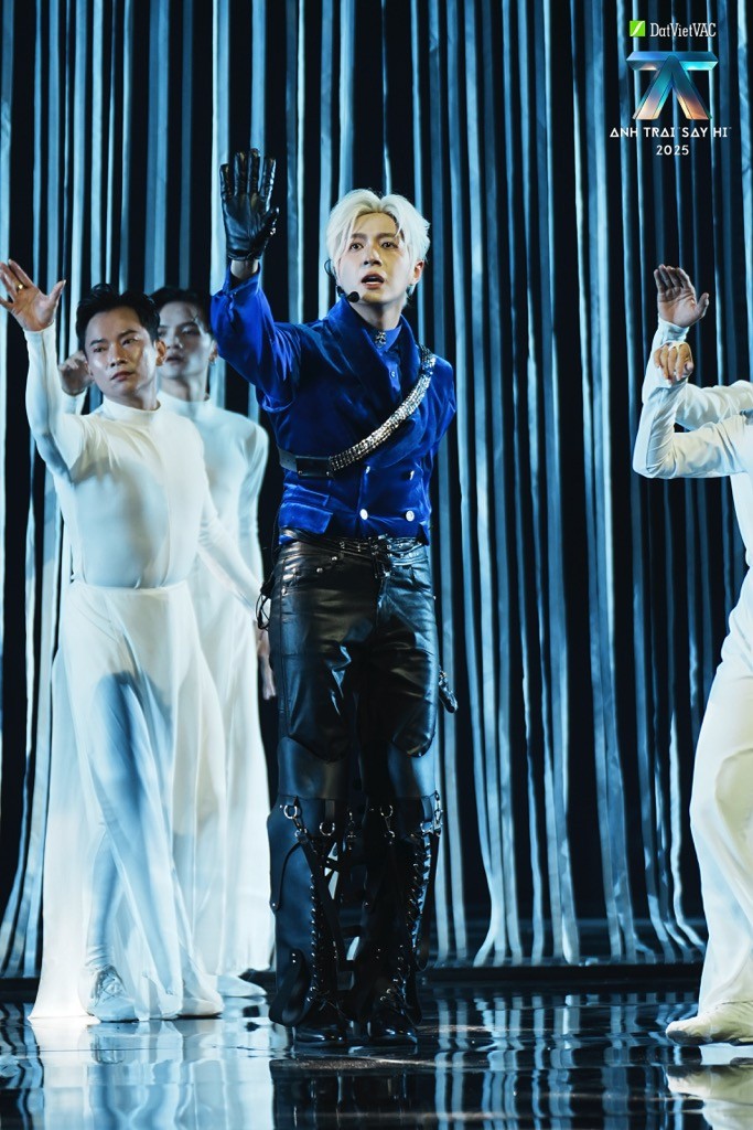 Ngô Kiến Huy thoát khỏi sự an toàn: Lên nốt cao, múa đương đại tại 'Anh trai 'Say Hi'