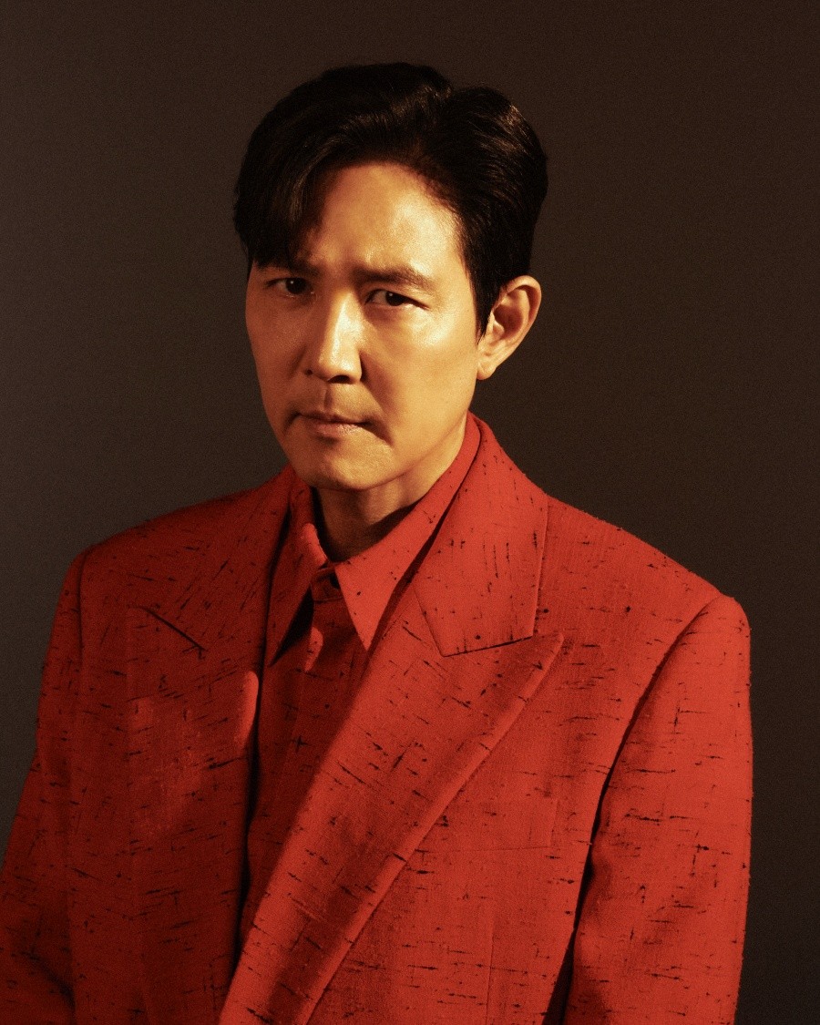 Lee Jung Jae bị kẻ xấu mạo danh lừa đảo người hâm mộ