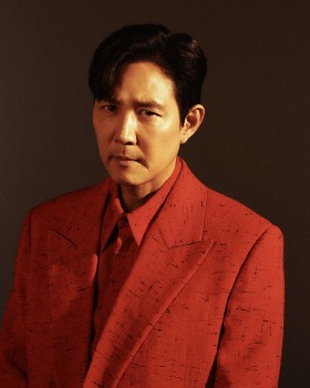 Lee Jung Jae bị kẻ xấu mạo danh lừa đảo người hâm mộ