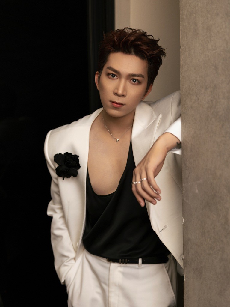 Tăng Phúc lần đầu thiết kế trang sức như 'cá gặp nước', khoe BST 'Ngọc trai nhỏ' tặng fan